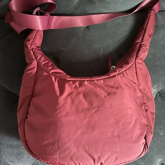 Athleta All About Small Crossbody Hobo Bag in Redwood - Picture 5 of 10
